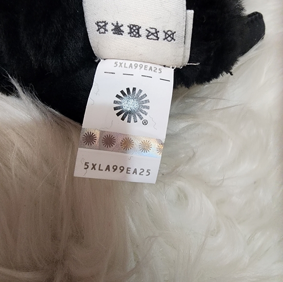 Ugg Gloves Sheepskin Turned Bow brand new - Picture 15 of 16